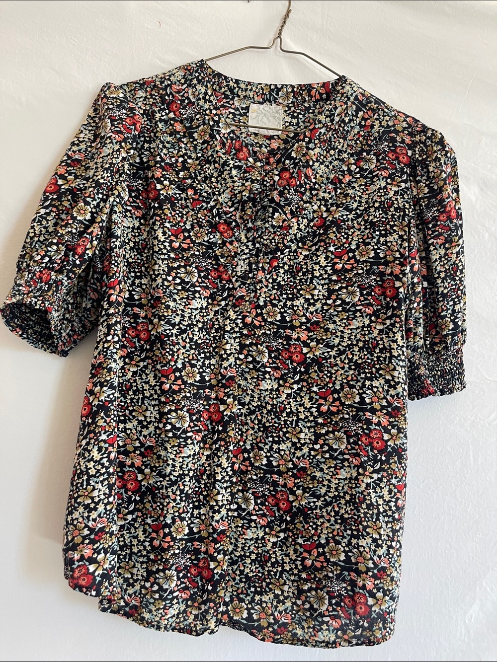 Black Floral Button-Front Blouse with Red & Cream‎ Blooms